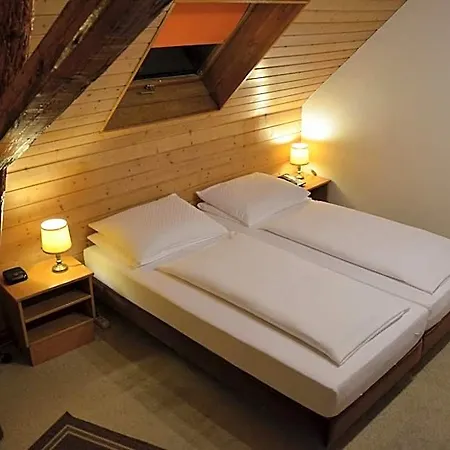 Badischer Hof Szálloda 3*