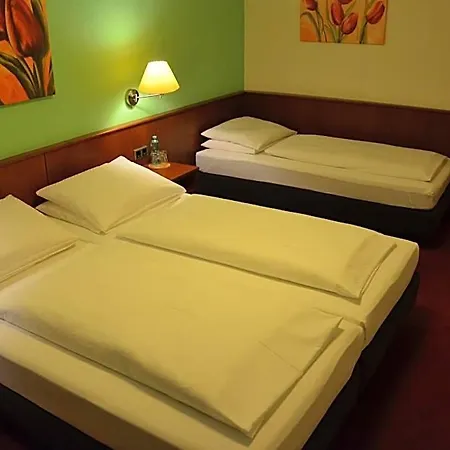 Badischer Hof Szálloda 3*